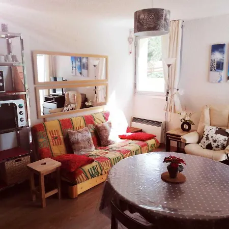 Cosy Au Pied Des Pistes Avec Parking - Fr-1-516-43 Apartment